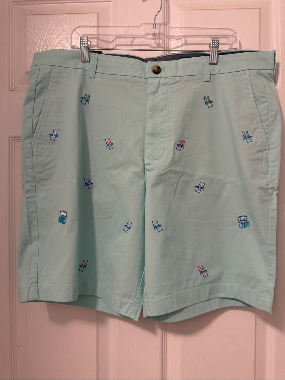 Vineyard Vines Mint Embroidered Lounge Chair & Cooler Shorts